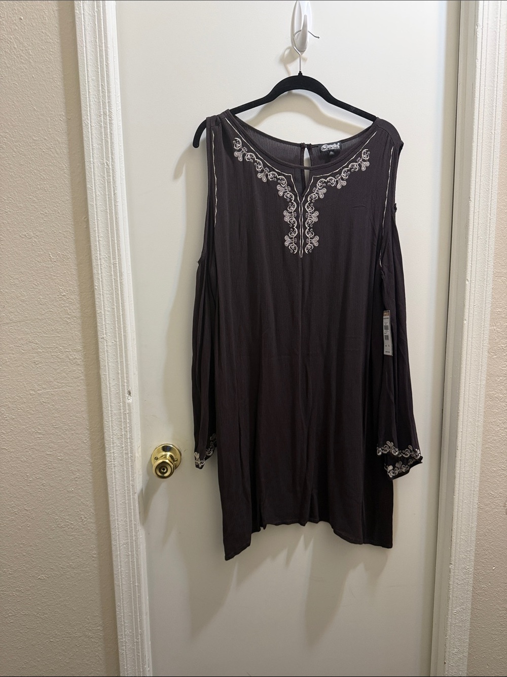 Cold-Shoulder Embroidered Midi Dress in Brown